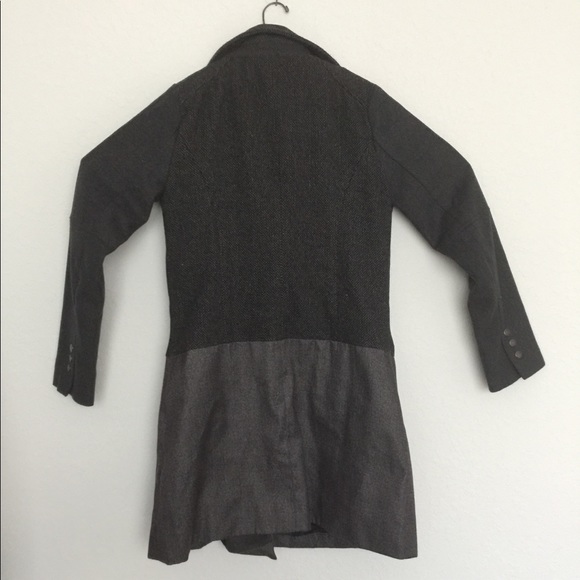 WOMANS YOKI OUTERWEAR SIZE MED GRAY JACKET. - Picture 3 of 7